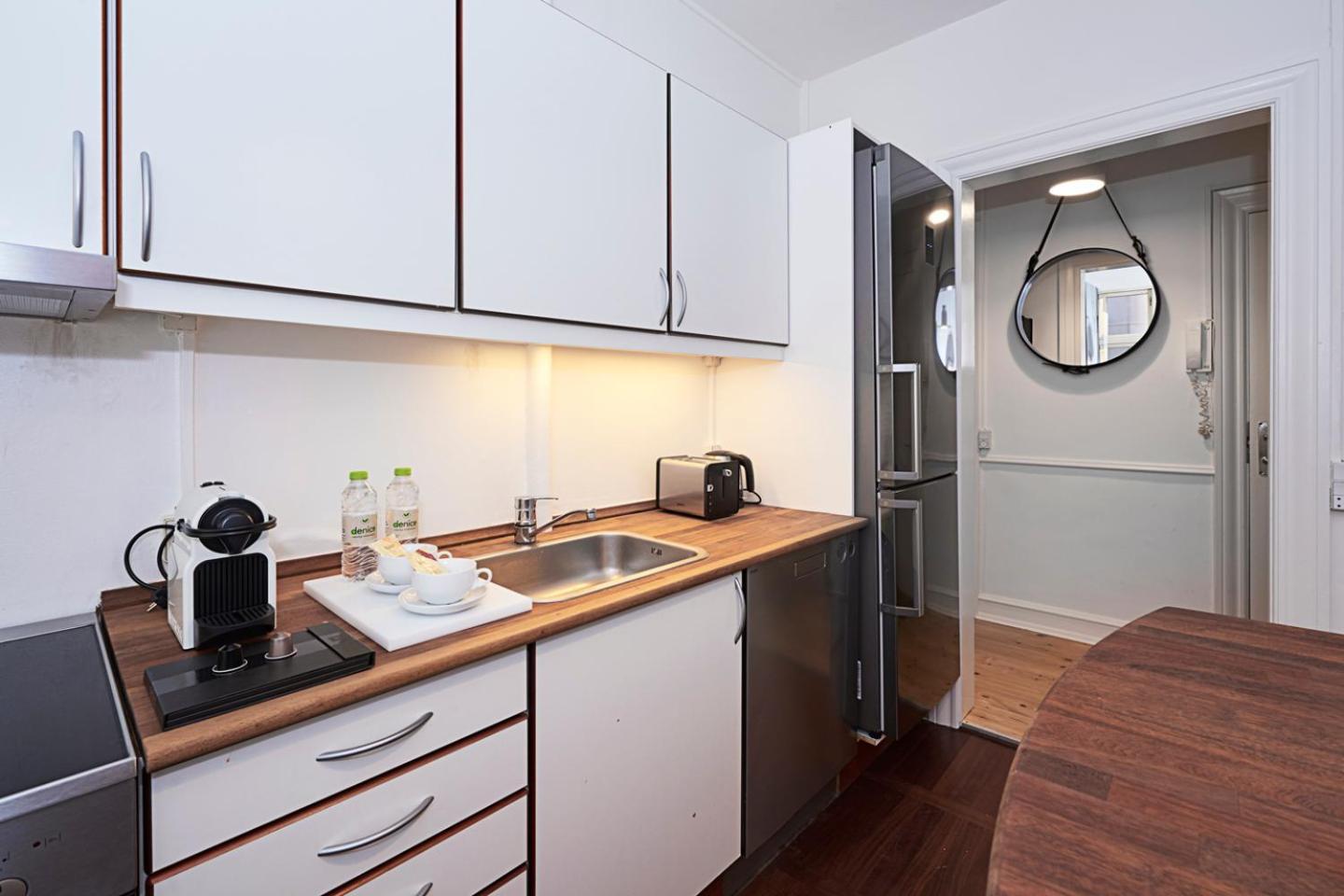 1-bed Near Lakes