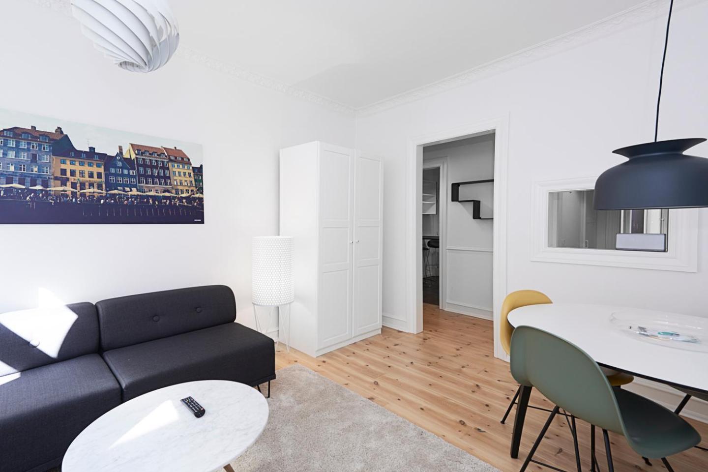 1-bed Near Lakes *